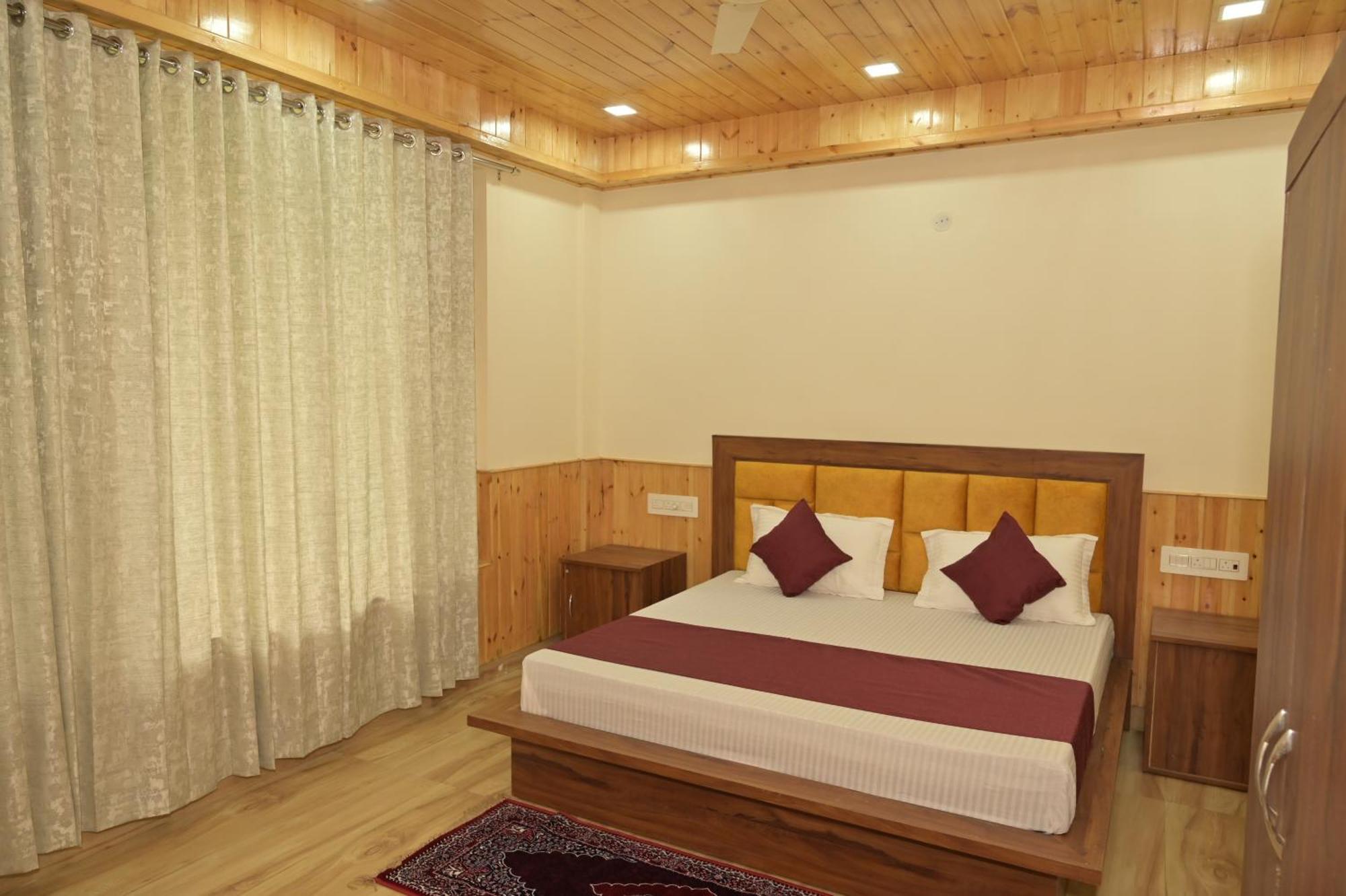 Hotel Royal Galaxy Tirthan Banjār Exteriör bild