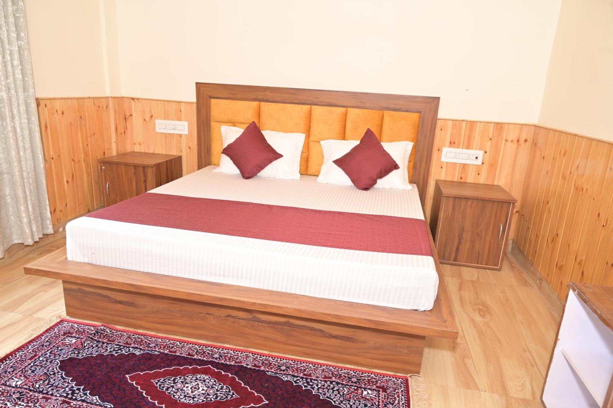 Hotel Royal Galaxy Tirthan Banjār Exteriör bild