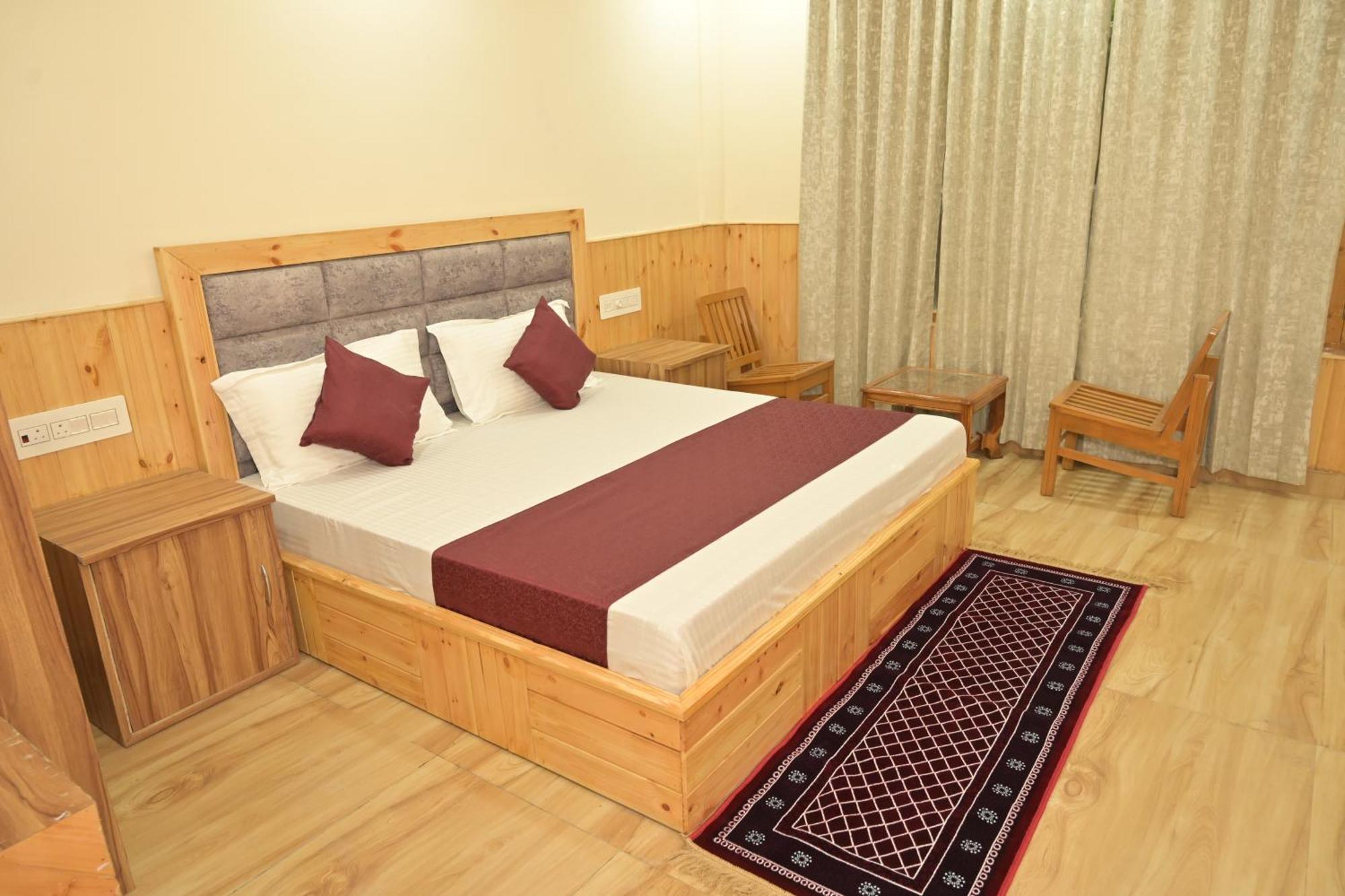 Hotel Royal Galaxy Tirthan Banjār Exteriör bild