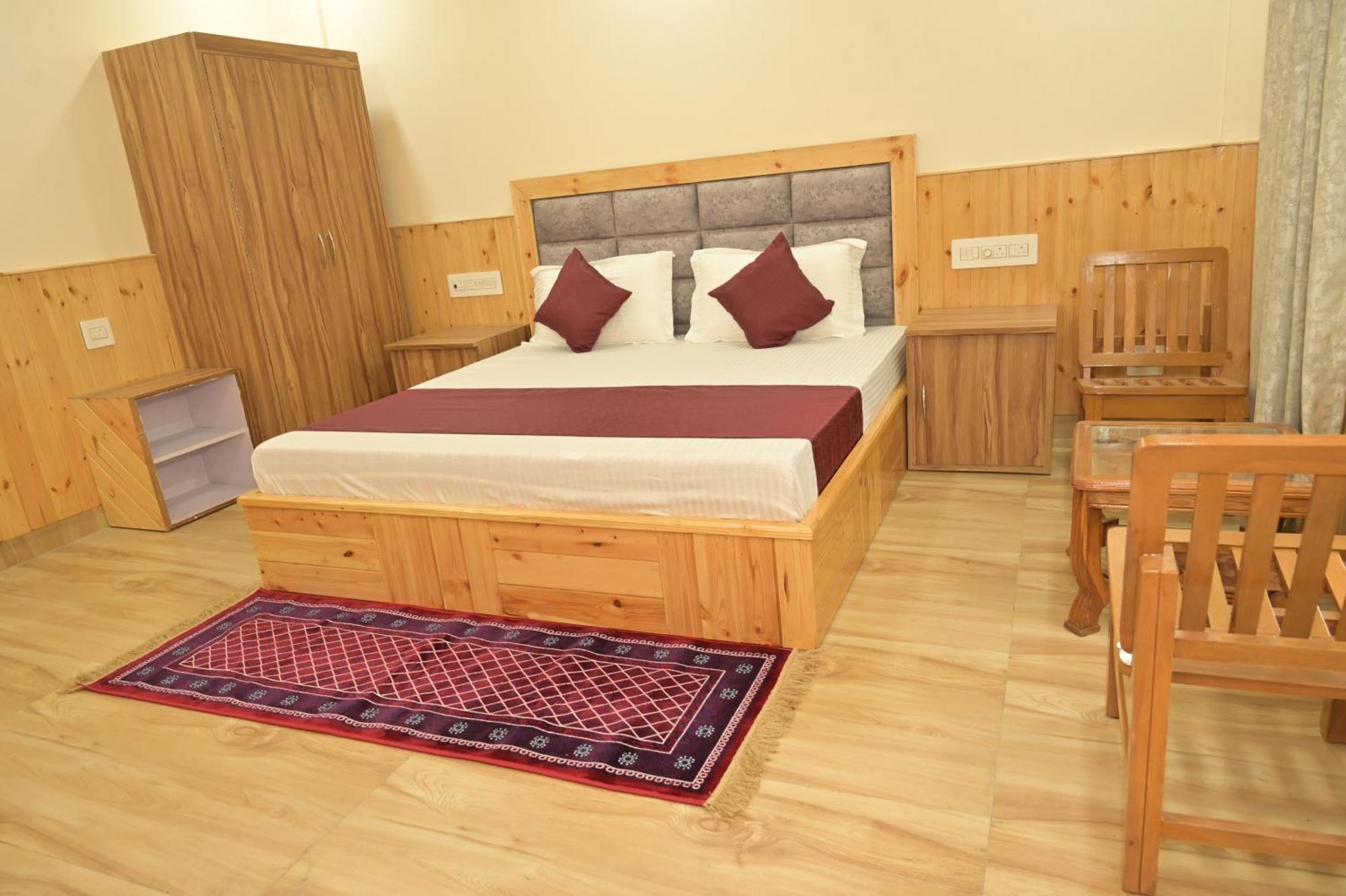 Hotel Royal Galaxy Tirthan Banjār Exteriör bild