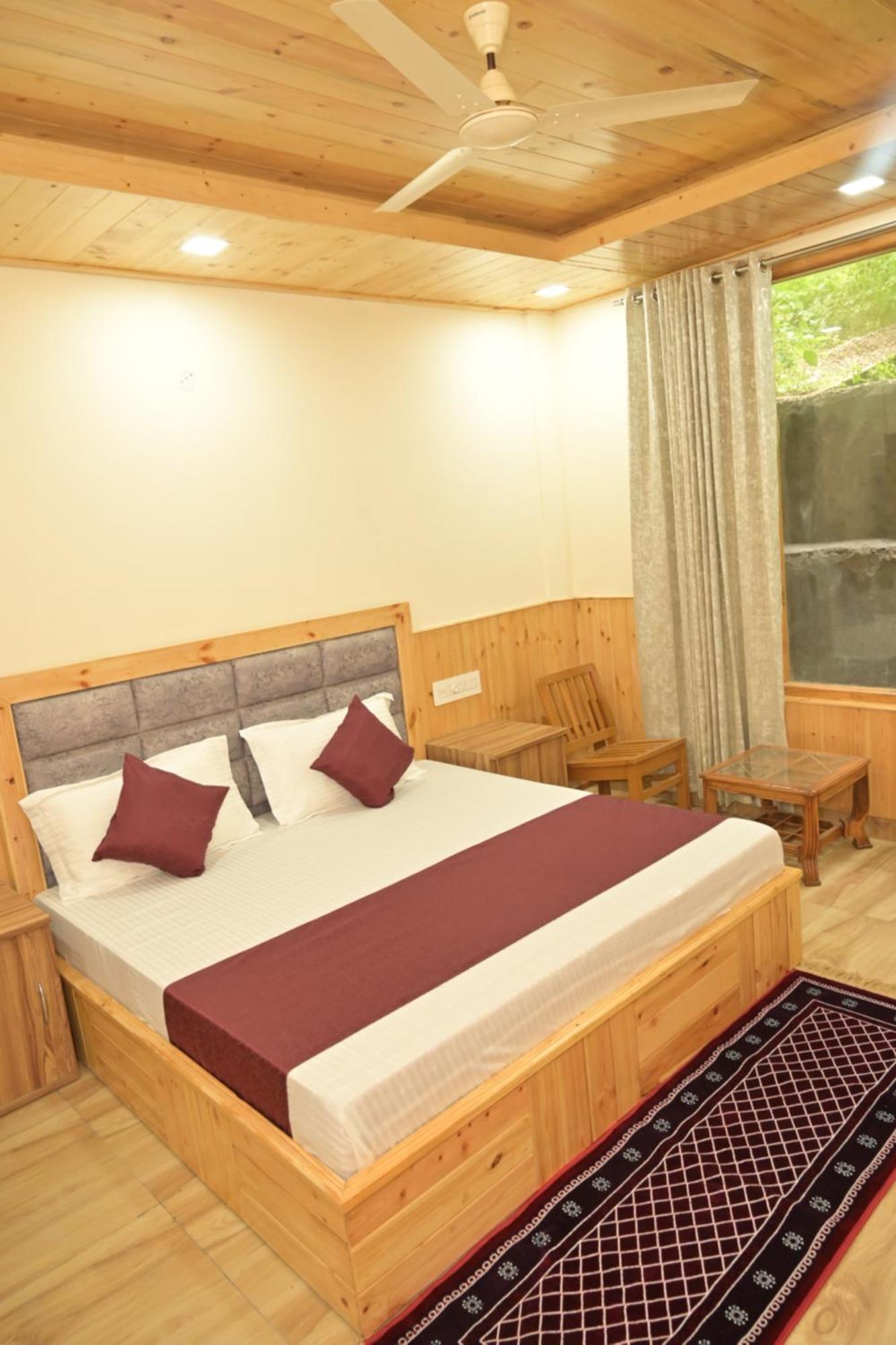 Hotel Royal Galaxy Tirthan Banjār Exteriör bild