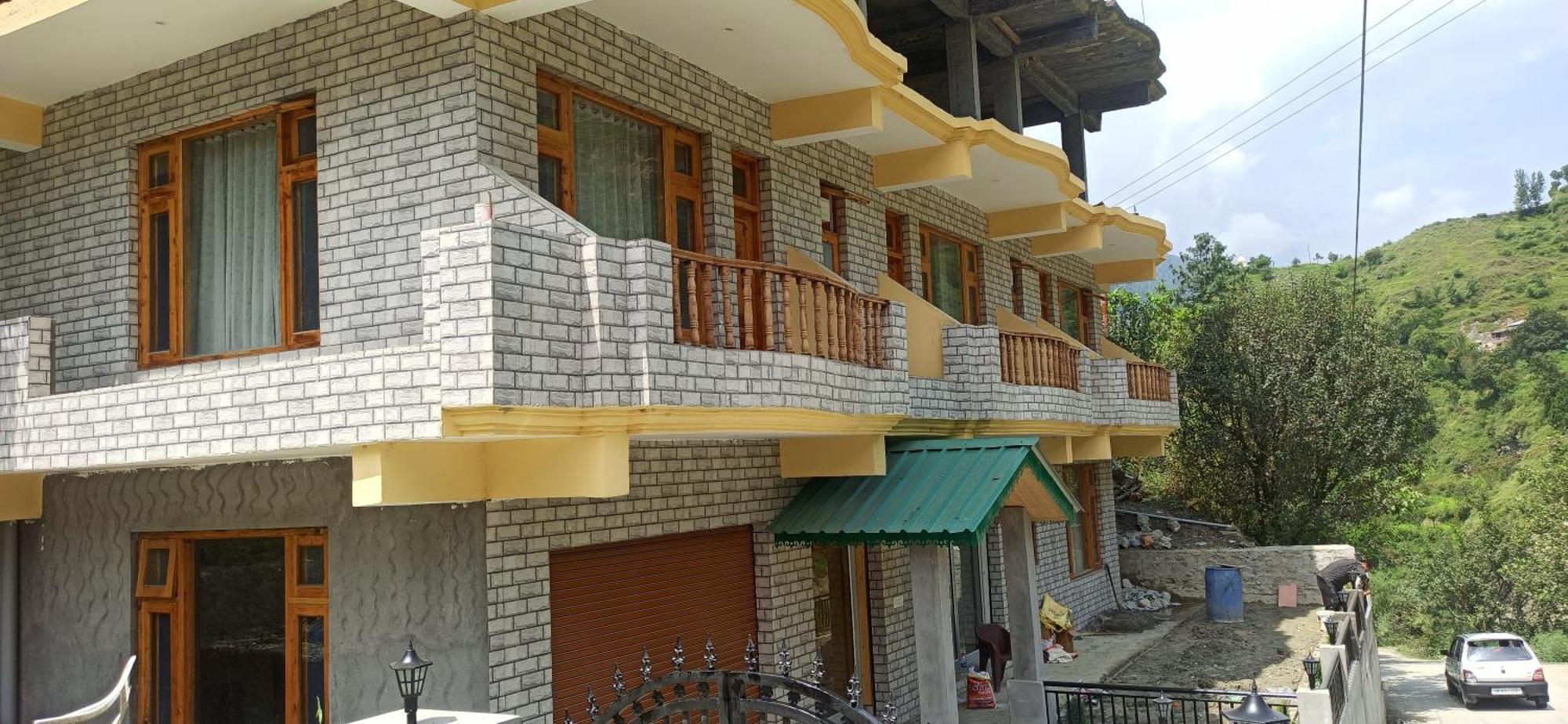 Hotel Royal Galaxy Tirthan Banjār Exteriör bild