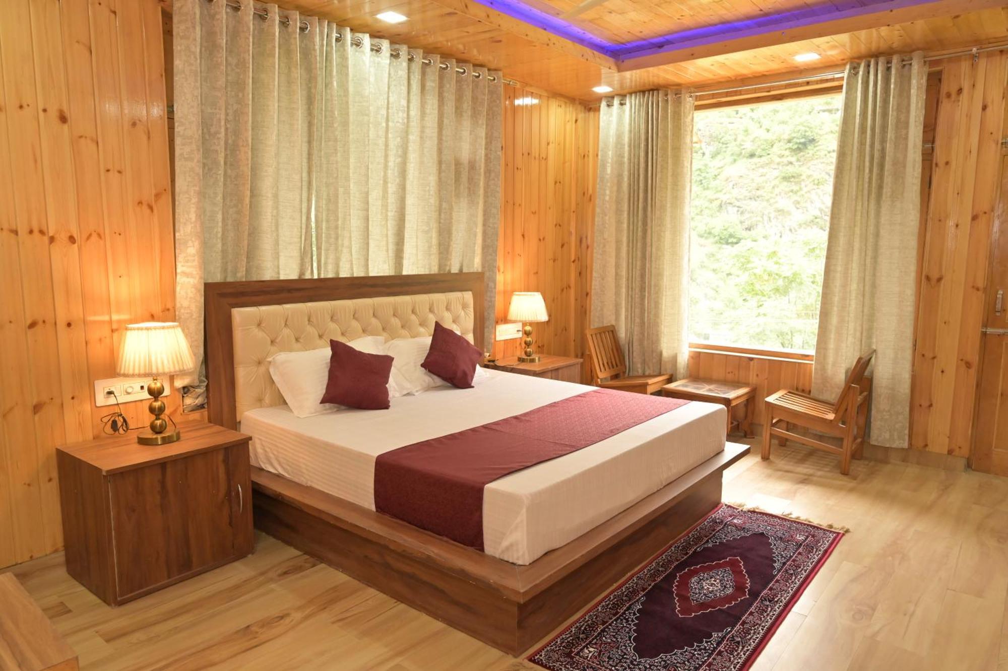 Hotel Royal Galaxy Tirthan Banjār Exteriör bild