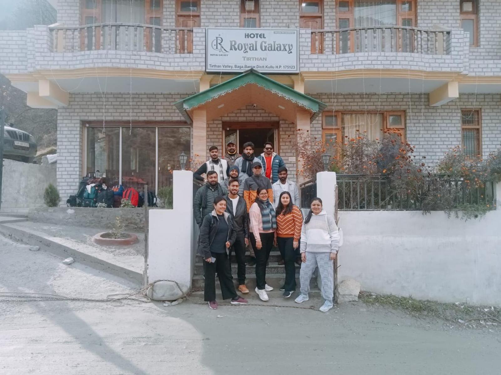 Hotel Royal Galaxy Tirthan Banjār Exteriör bild